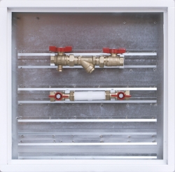 Modul pro měření spotřeby tepla s vyvažovacím ventilem, zónovým kulovým kohoutem a filtrem Giacomini GE555