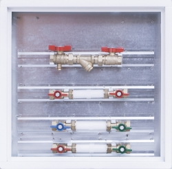 Modul pro měření spotřeby tepla s vyvažovacím ventilem, zónovým kulovým kohoutem a filtrem, sestavy TV + SV Giacomini GE555-W