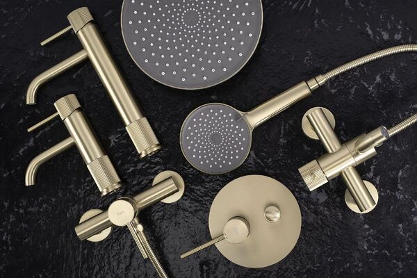 Doplňující obrázek k produktu Vanová baterie Rea Lungo Stripe Gold  Brush